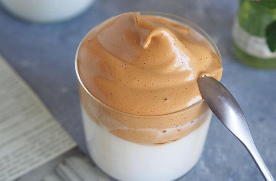 ダルゴナコーヒーマティーニのレシピ